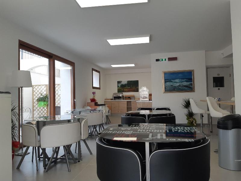 Morello Beach Hotel - Lobi