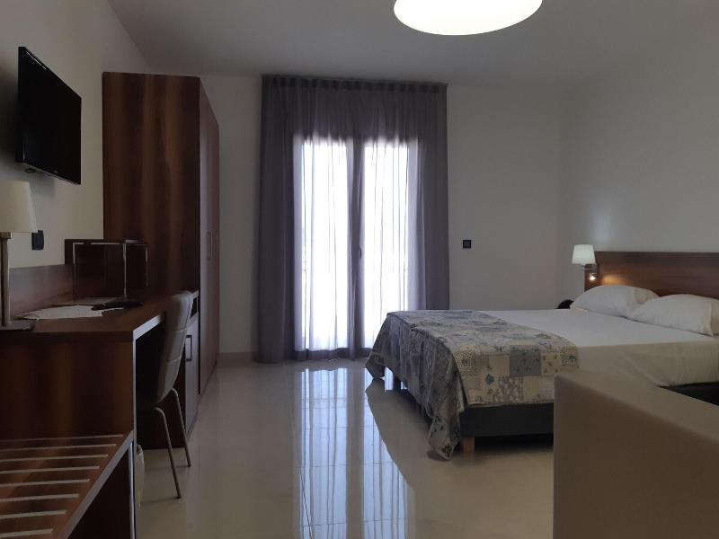Morello Beach Hotel - Oda