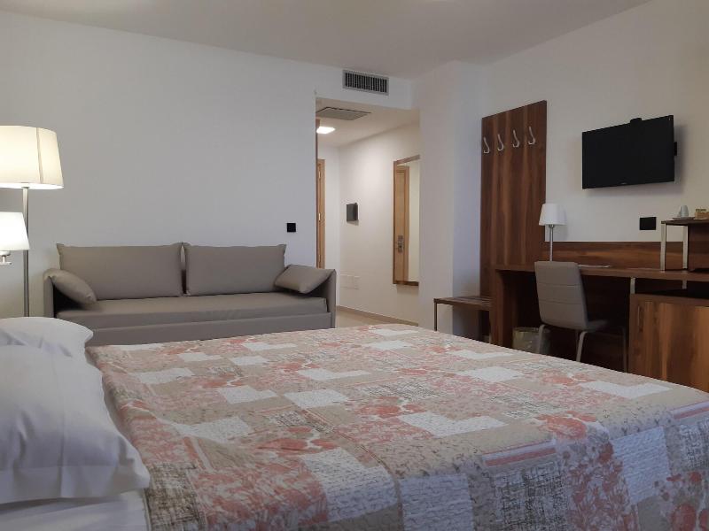Morello Beach Hotel - Oda