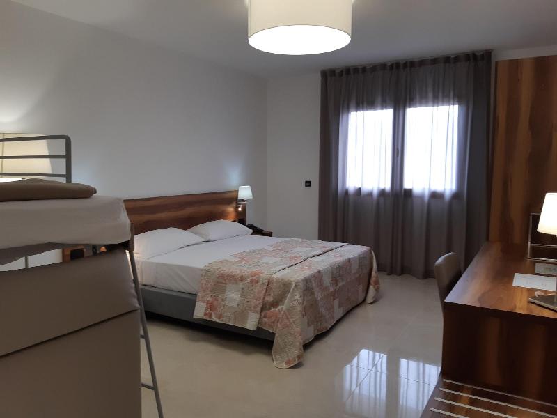 Morello Beach Hotel - Oda