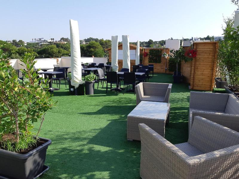 Morello Beach Hotel - Teras