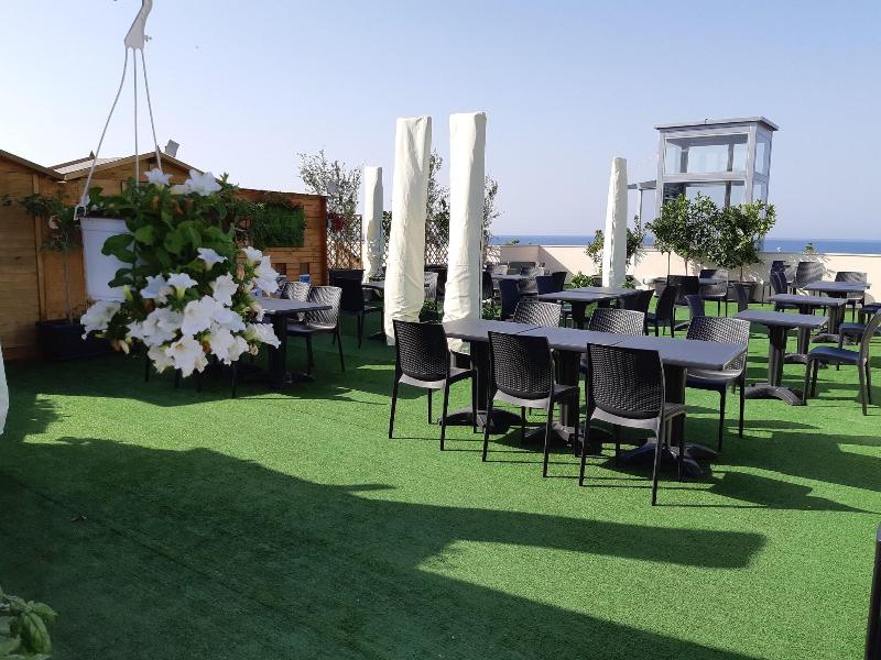Morello Beach Hotel - Teras