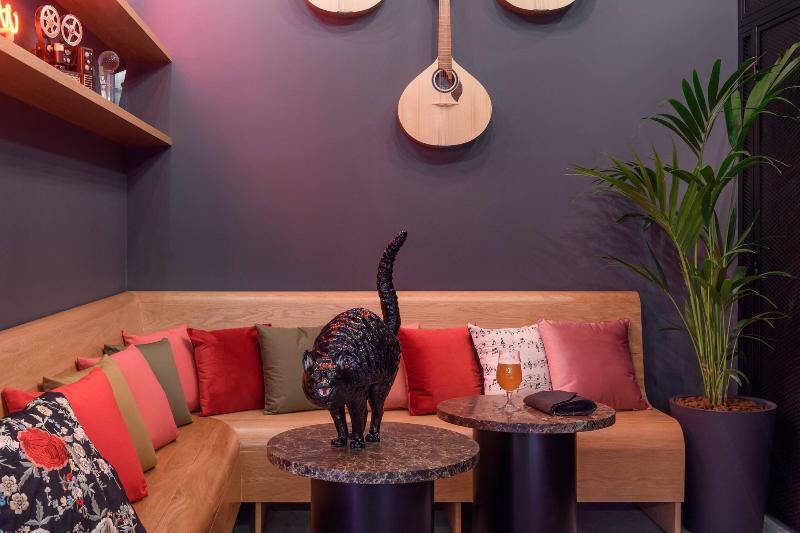 Moxy Lisbon City - Lobi