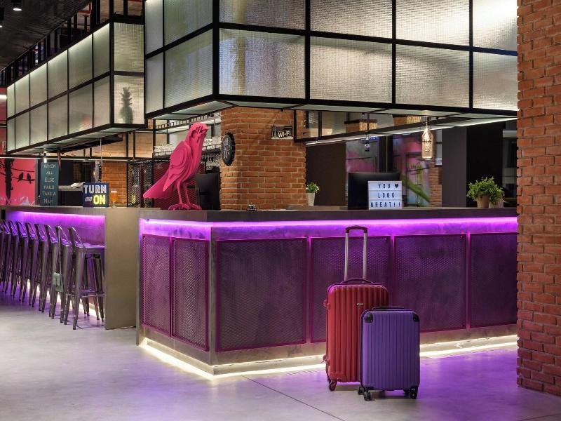 Moxy Lisbon City - Lobi
