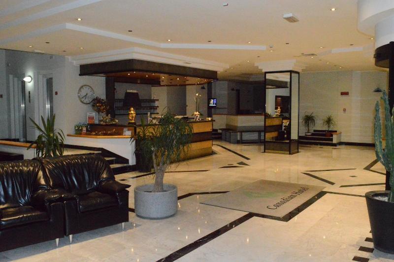 Canadian Hotel - Lobi