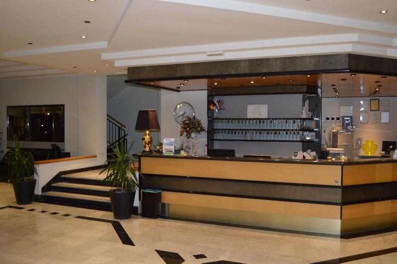 Canadian Hotel - Lobi