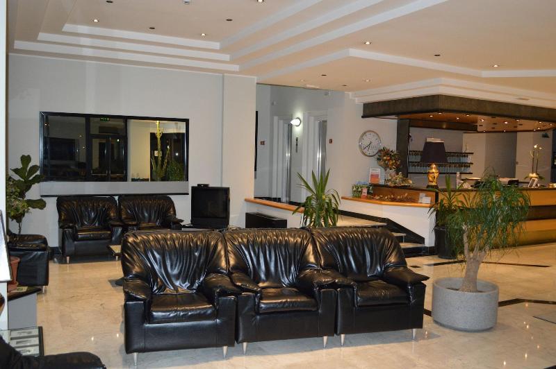 Canadian Hotel - Lobi