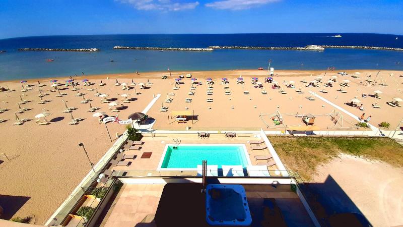 You & Me Beach Hotel - Aktivite