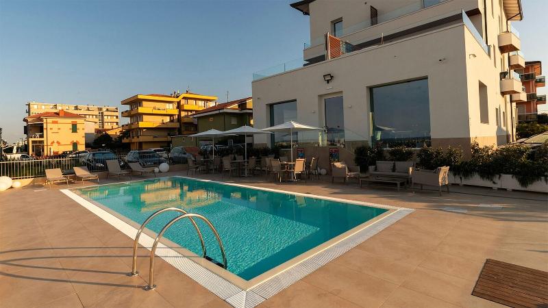 You & Me Beach Hotel - Aktivite