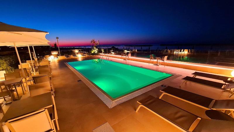 You & Me Beach Hotel - Aktivite