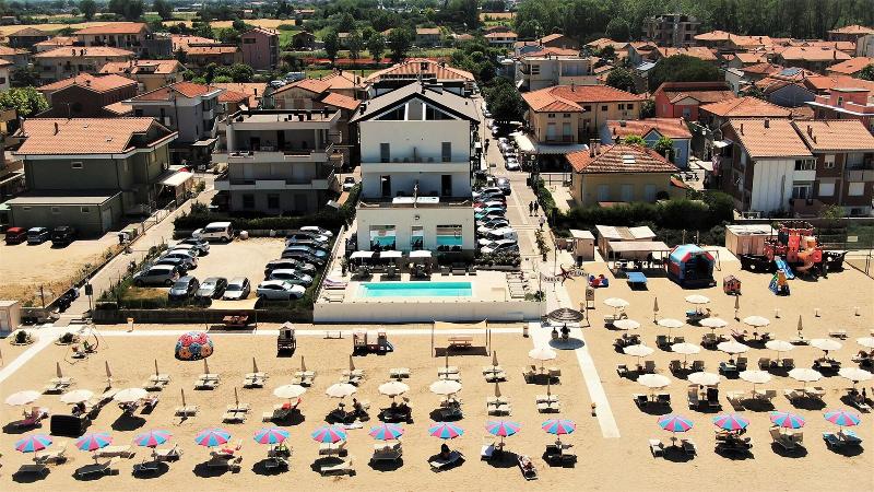 You & Me Beach Hotel - Genel