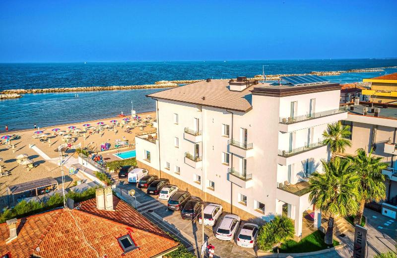 You & Me Beach Hotel - Genel