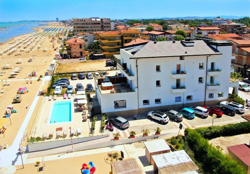You & Me Beach Hotel - Genel