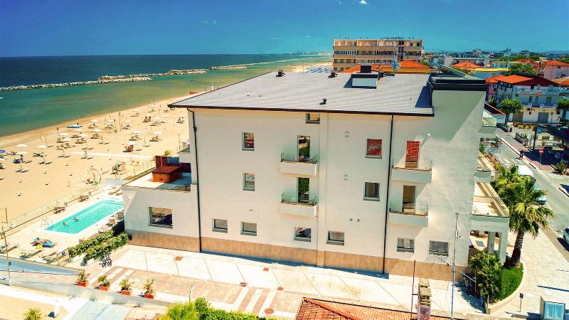 You & Me Beach Hotel - Genel