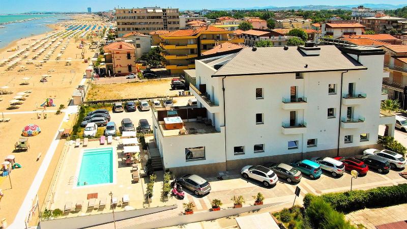 You & Me Beach Hotel - Genel