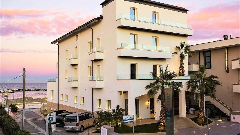 You & Me Beach Hotel - Genel