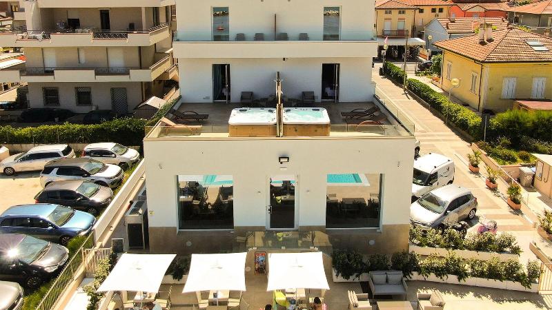You & Me Beach Hotel - Genel