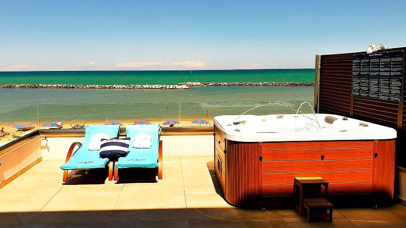 You & Me Beach Hotel - Oda