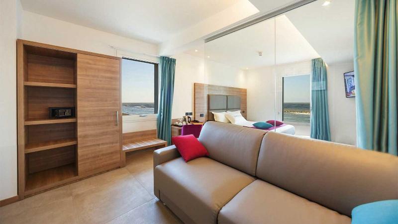 You & Me Beach Hotel - Oda