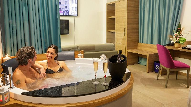 You & Me Beach Hotel - Oda
