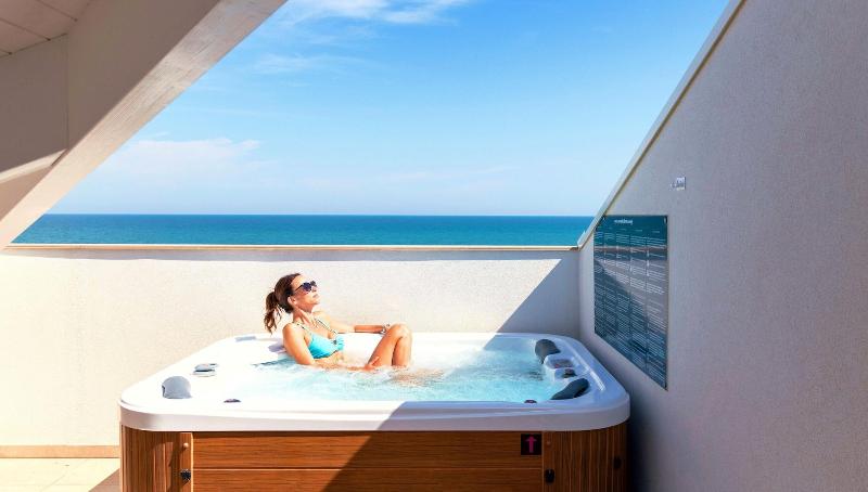 You & Me Beach Hotel - Oda