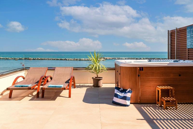 You & Me Beach Hotel - Oda