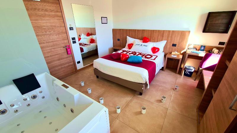 You & Me Beach Hotel - Oda