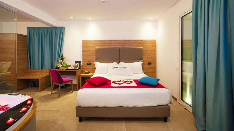 You & Me Beach Hotel - Oda