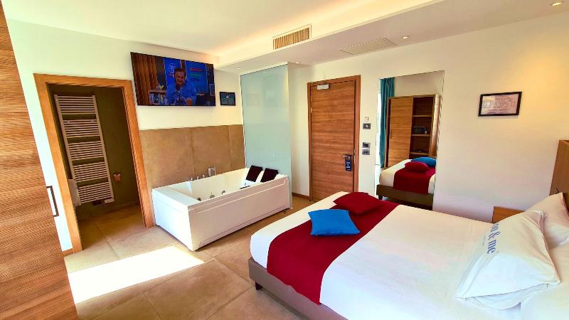 You & Me Beach Hotel - Oda