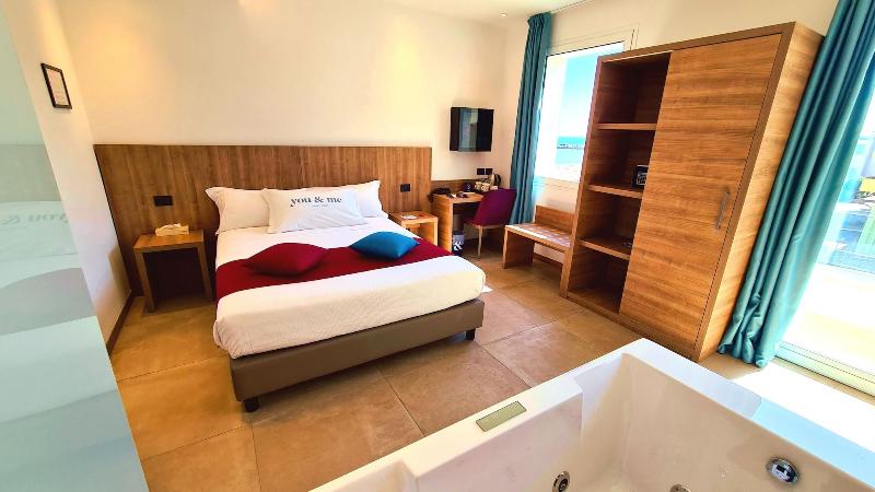 You & Me Beach Hotel - Oda