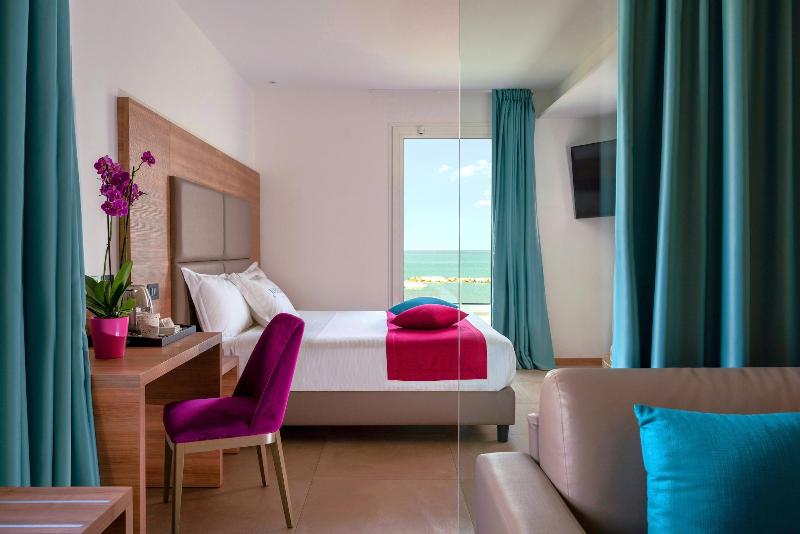 You & Me Beach Hotel - Oda