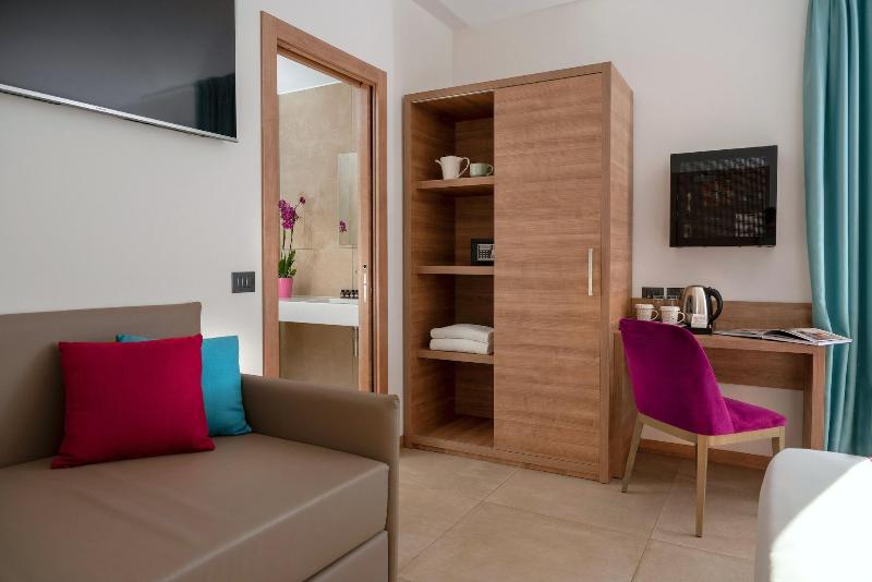 You & Me Beach Hotel - Oda