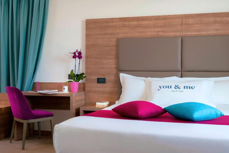You & Me Beach Hotel - Oda