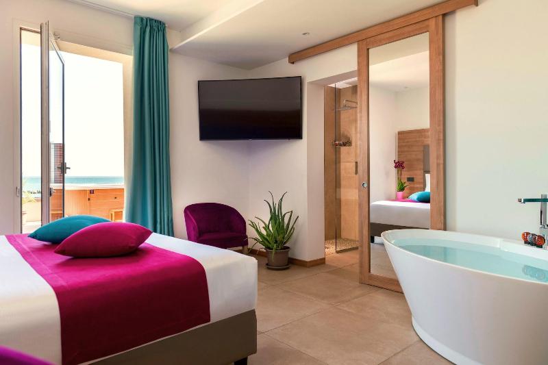 You & Me Beach Hotel - Oda