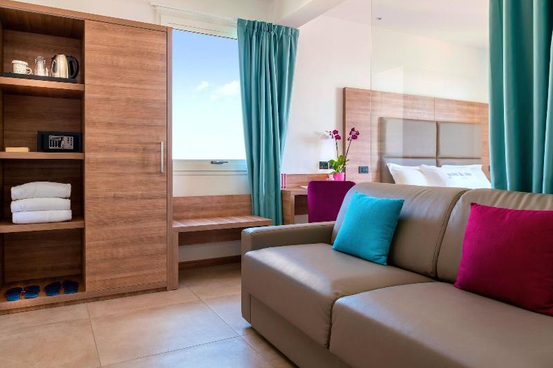 You & Me Beach Hotel - Oda