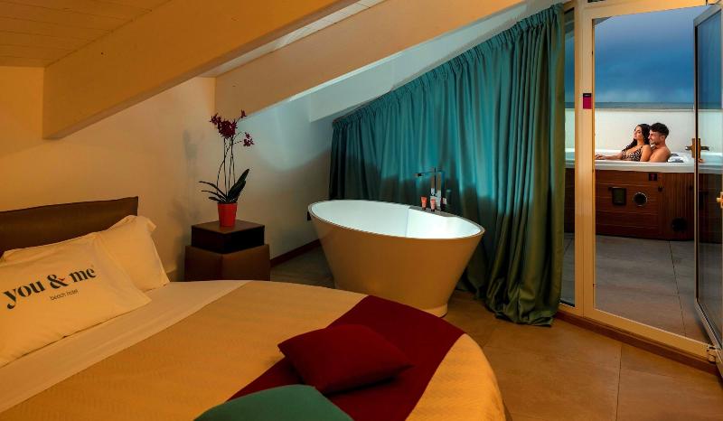 You & Me Beach Hotel - Oda