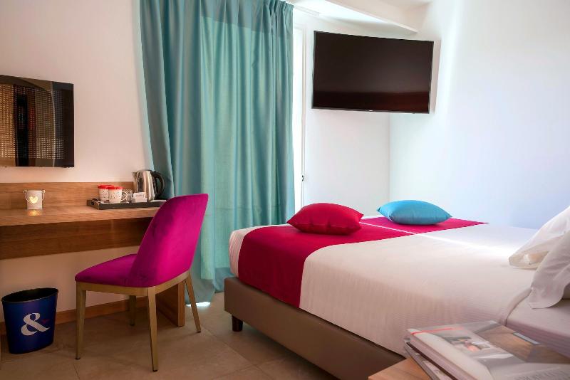 You & Me Beach Hotel - Oda