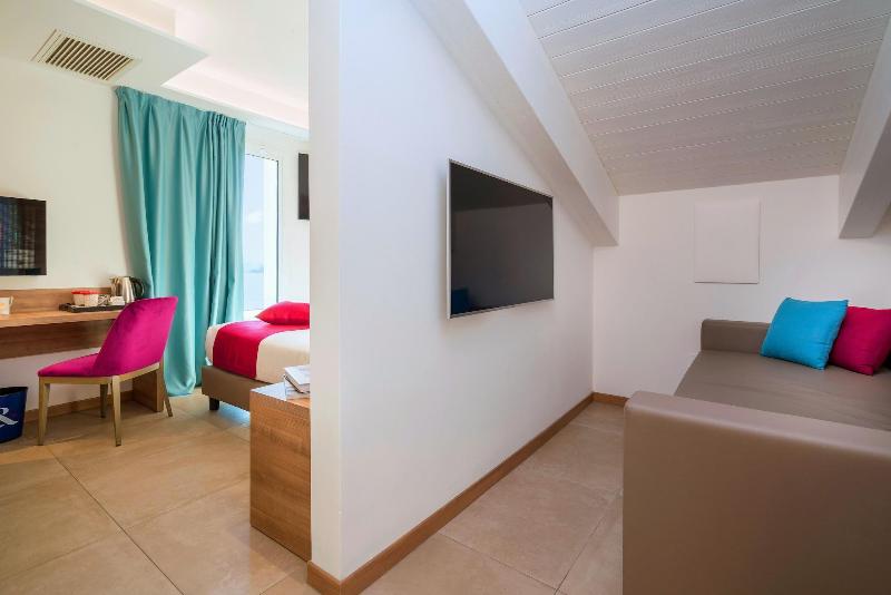 You & Me Beach Hotel - Oda