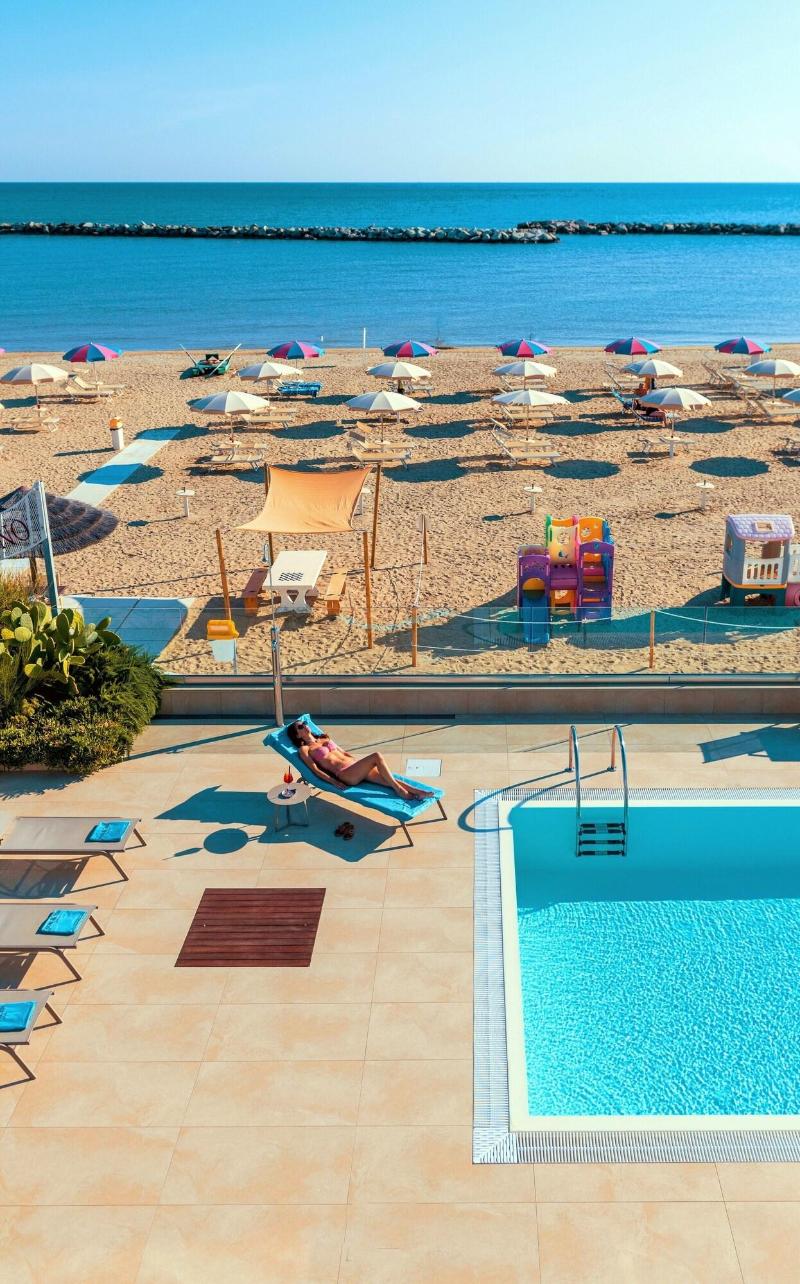 You & Me Beach Hotel - Havuz