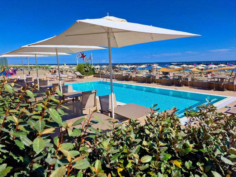 You & Me Beach Hotel - Havuz