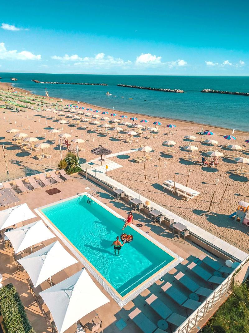 You & Me Beach Hotel - Havuz