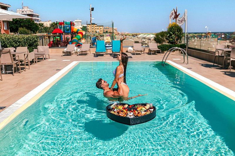 You & Me Beach Hotel - Havuz