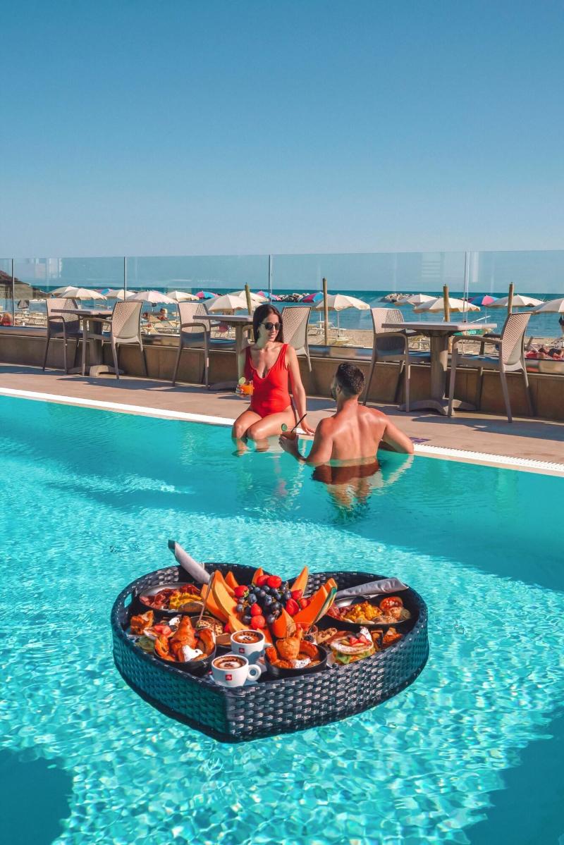 You & Me Beach Hotel - Havuz