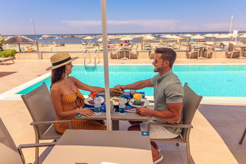 You & Me Beach Hotel - Havuz