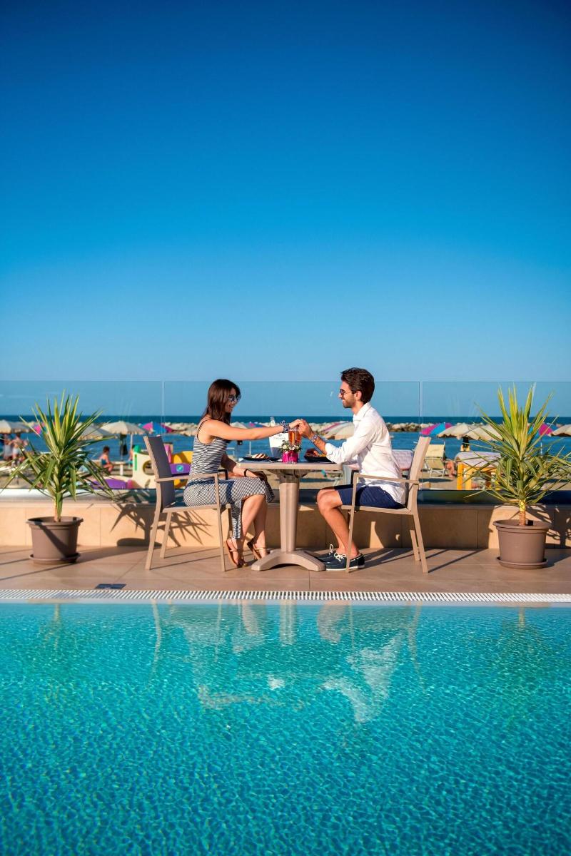 You & Me Beach Hotel - Havuz