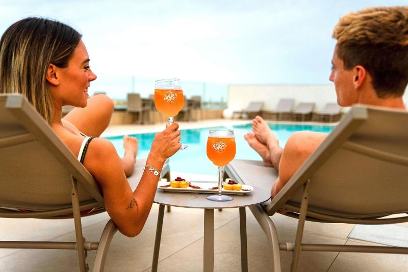 You & Me Beach Hotel - Havuz