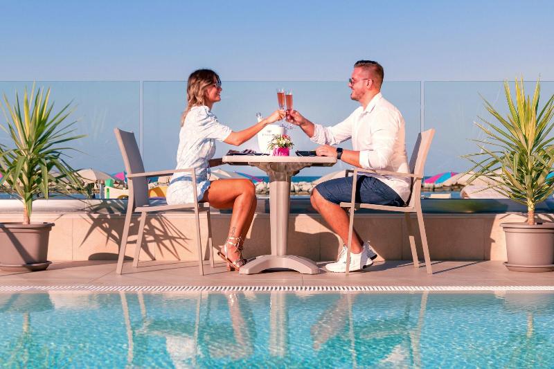 You & Me Beach Hotel - Havuz