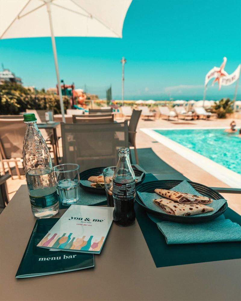 You & Me Beach Hotel - Havuz