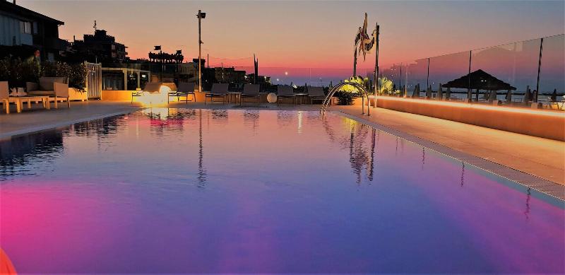 You & Me Beach Hotel - Havuz