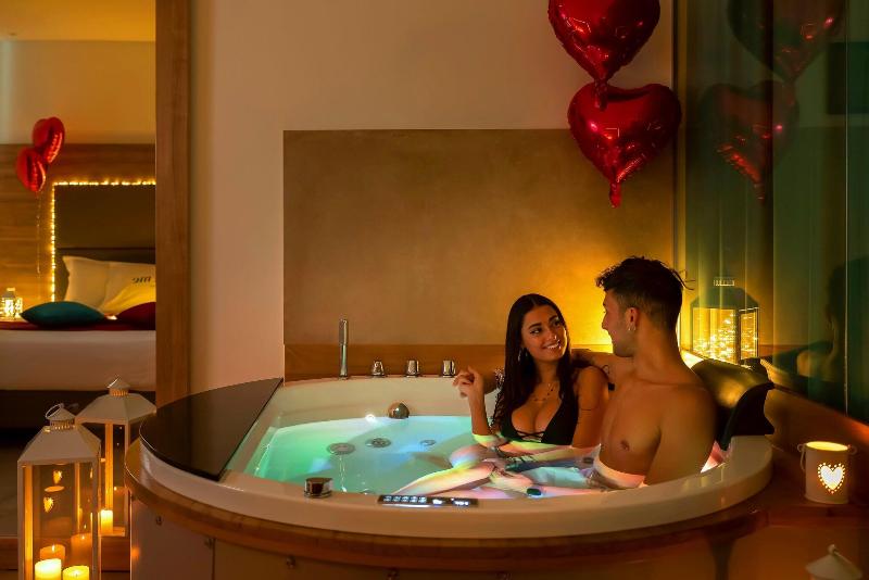 You & Me Beach Hotel - Havuz